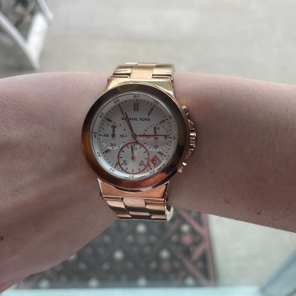 Michael Kors Rose Gold Watch - Picture 4 of 4